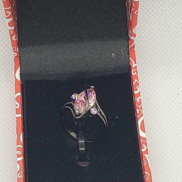 18k gold plated dipped in  black rhodium ring with 3 pink gemstone - Picture 1 of 4